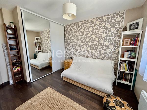 Belle maison contemporaine de 151m² au sol à vendre avec 4 chambres et jardin à Mayet (72360)
