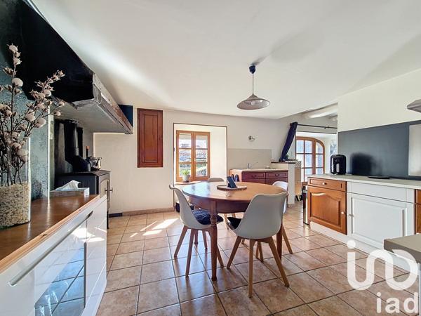 Ferme 5 pièces de 166 m² à Cayres (43510)