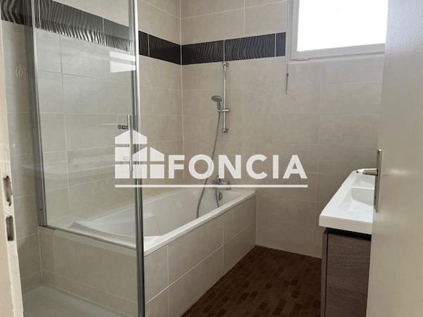 Location Appartement 4 pièces 99.3 m² - 31 AVENUE DU PETIT PORT Aix Les Bains 73100