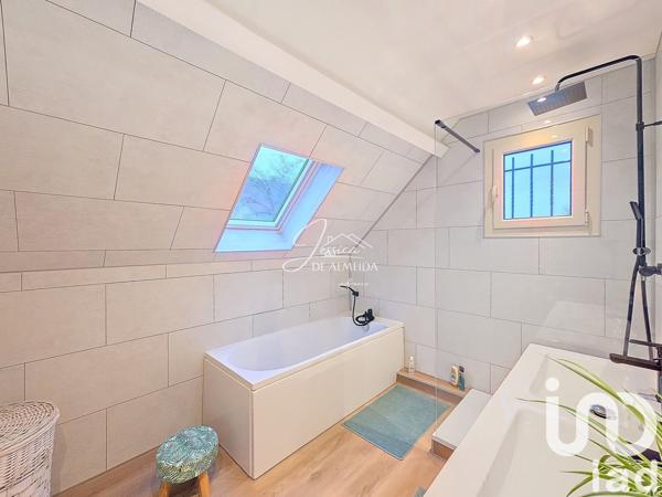 Maison traditionnelle 6 pièces de 132 m² à Dammartin-en-Goële (77230)