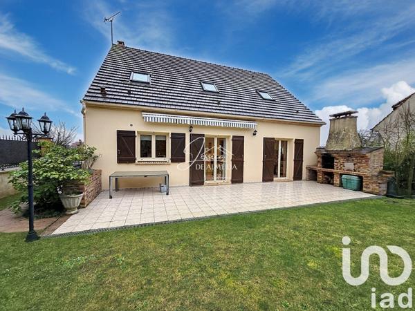 Maison traditionnelle 6 pièces de 132 m² à Dammartin-en-Goële (77230)