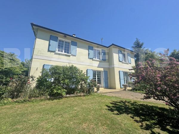 ALVAR : Maison familiale des années 60 de 210 m² sur sous-sol total, 2 garages, atelier et un terrai