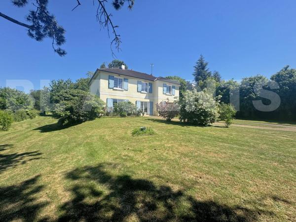 ALVAR : Maison familiale des années 60 de 210 m² sur sous-sol total, 2 garages, atelier et un terrai