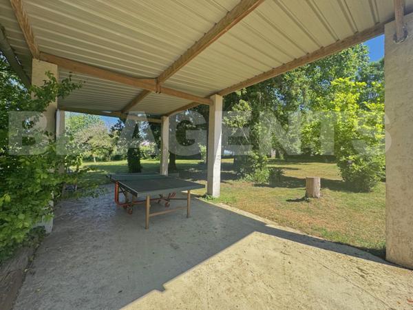 ALVAR : Maison familiale des années 60 de 210 m² sur sous-sol total, 2 garages, atelier et un terrai