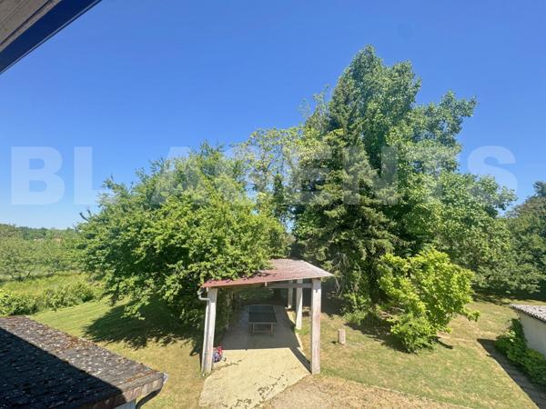 ALVAR : Maison familiale des années 60 de 210 m² sur sous-sol total, 2 garages, atelier et un terrai