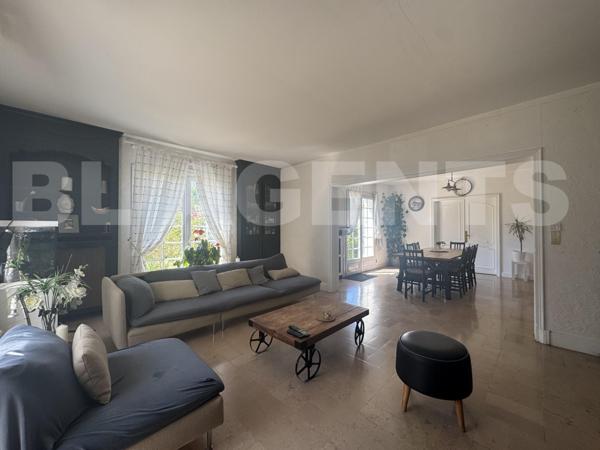 ALVAR : Maison familiale des années 60 de 210 m² sur sous-sol total, 2 garages, atelier et un terrai