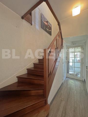 ALVAR : Maison familiale des années 60 de 210 m² sur sous-sol total, 2 garages, atelier et un terrai