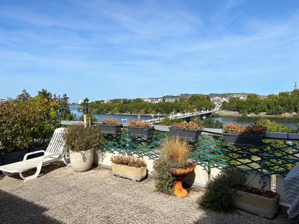 Appartement
         5 pièces
        - 116 m² 468 000 € *