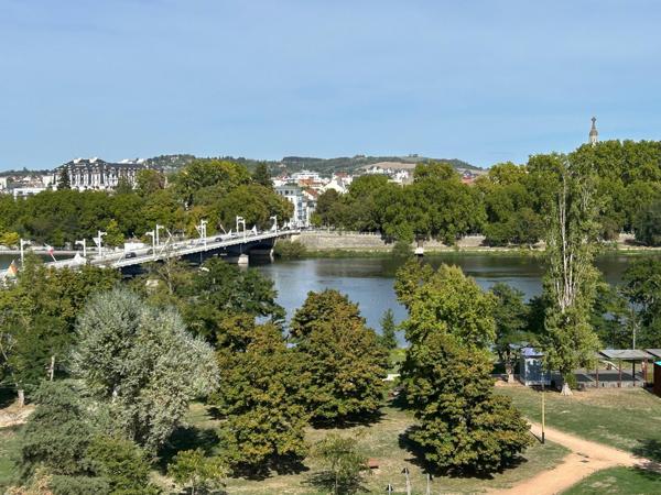 Appartement
         5 pièces
        - 116 m² 468 000 € *