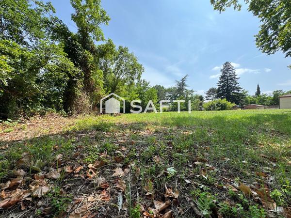 RARE SUR LE SECTEUR – Terrain plat viabilisé, libre constructeur