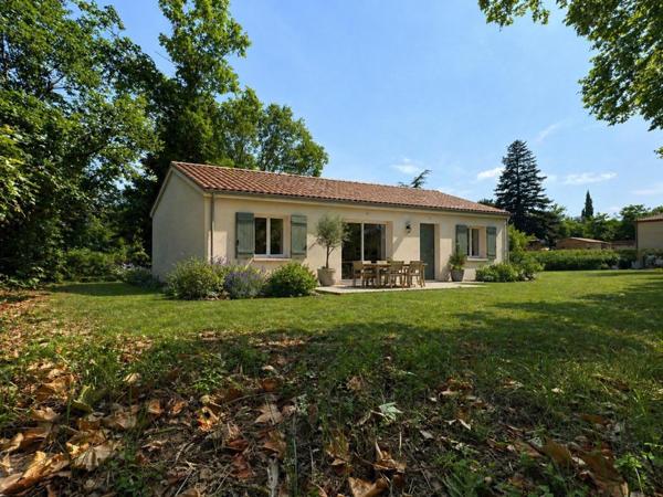 RARE SUR LE SECTEUR – Terrain plat viabilisé, libre constructeur