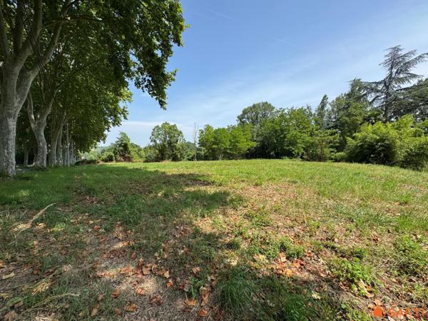 RARE SUR LE SECTEUR – Terrain plat viabilisé, libre constructeur