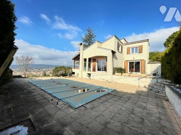 A vendre - Manoque (04) - Alpes-de-Haute-Provence: Superbe propriété d'env 271 m² offrant une m...