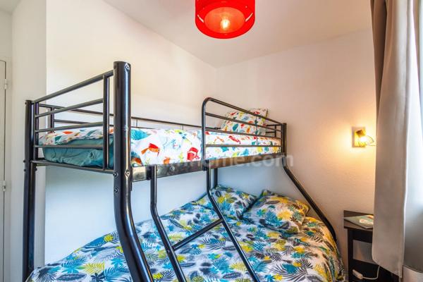 Proximité de Honfleur - Appartement de type T2 cabine - 38.40 m2 - 2 chambres - Terrasse - Parking - 1er étage sans ascenseur