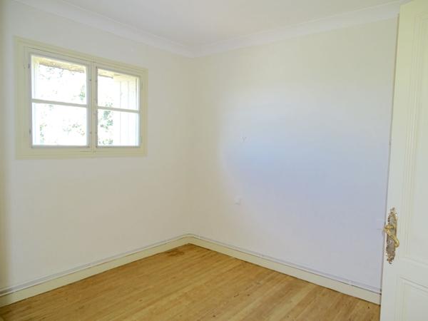 MAISON EN PIERRE 4 CHAMBRES- GARAGE 50 m² JARDIN CLOS CALME ABSOLU , Bourg sur gironde MAISON EN PIERRE 4 CHAMBRES- GARAGE 50 m² JARDIN CLOS CALME ABSOLU , Bourg sur gironde
