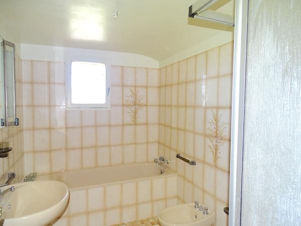 MAISON EN PIERRE 4 CHAMBRES- GARAGE 50 m² JARDIN CLOS CALME ABSOLU , Bourg sur gironde MAISON EN PIERRE 4 CHAMBRES- GARAGE 50 m² JARDIN CLOS CALME ABSOLU , Bourg sur gironde