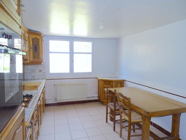 MAISON EN PIERRE 4 CHAMBRES- GARAGE 50 m² JARDIN CLOS CALME ABSOLU , Bourg sur gironde MAISON EN PIERRE 4 CHAMBRES- GARAGE 50 m² JARDIN CLOS CALME ABSOLU , Bourg sur gironde