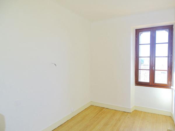 MAISON EN PIERRE 4 CHAMBRES- GARAGE 50 m² JARDIN CLOS CALME ABSOLU , Bourg sur gironde MAISON EN PIERRE 4 CHAMBRES- GARAGE 50 m² JARDIN CLOS CALME ABSOLU , Bourg sur gironde