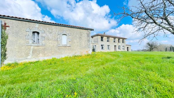 A VENDRE MAISON DE CARACTERE DE 250 M2 SUR 3800 M2 DE TERRAIN - SECTEUR BLAYE , Blaye A VENDRE MAISON DE CARACTERE DE 250 M2 SUR 3800 M2 DE TERRAIN - SECTEUR BLAYE , Blaye
