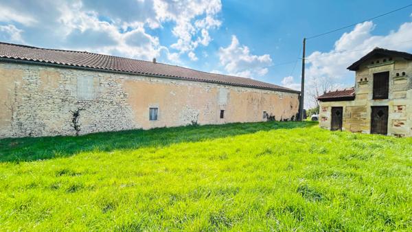 A VENDRE MAISON DE CARACTERE DE 250 M2 SUR 3800 M2 DE TERRAIN - SECTEUR BLAYE , Blaye A VENDRE MAISON DE CARACTERE DE 250 M2 SUR 3800 M2 DE TERRAIN - SECTEUR BLAYE , Blaye
