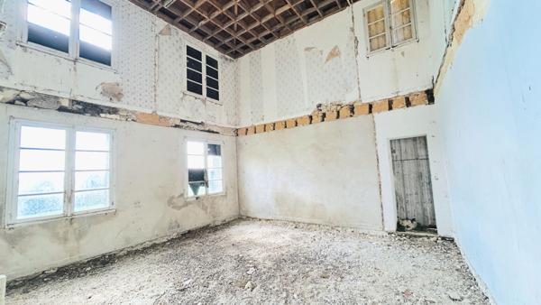 A VENDRE MAISON DE CARACTERE DE 250 M2 SUR 3800 M2 DE TERRAIN - SECTEUR BLAYE , Blaye A VENDRE MAISON DE CARACTERE DE 250 M2 SUR 3800 M2 DE TERRAIN - SECTEUR BLAYE , Blaye