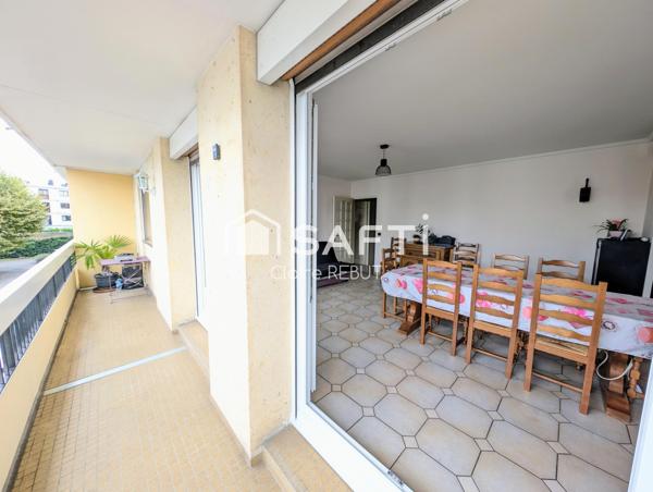 Beau F3 type F4 traversant avec balcon et parking