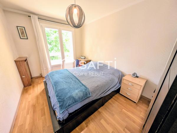 Beau F3 type F4 traversant avec balcon et parking