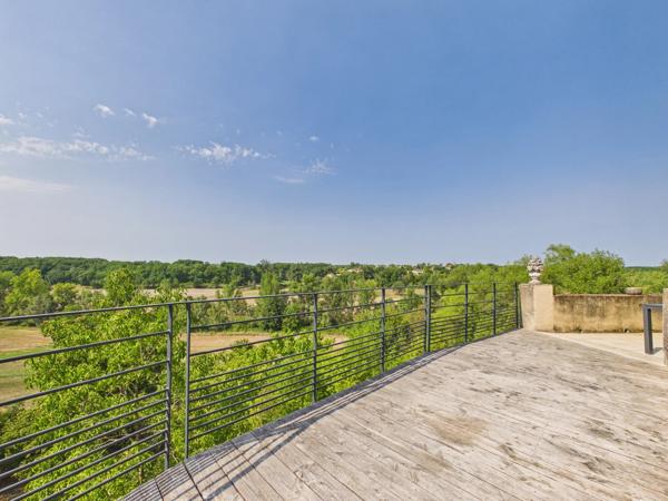 Maison polyvalente en pierre rénovée – 4 chambres, 4 salles d’eau, 5 WC et vue imprenable sur la campagne