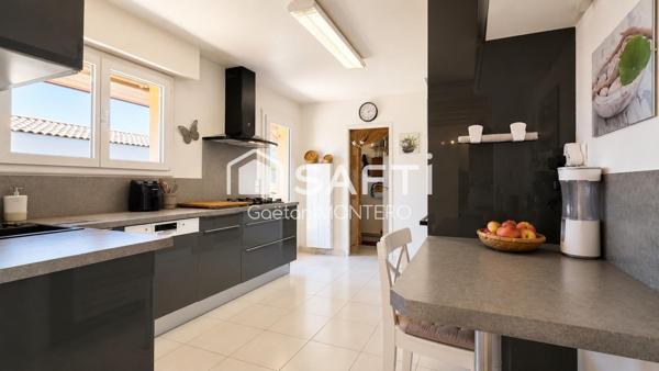 Maison à vendre à La Teste-de-Buch Quartier calme, piscine chauffée et prestations soignées