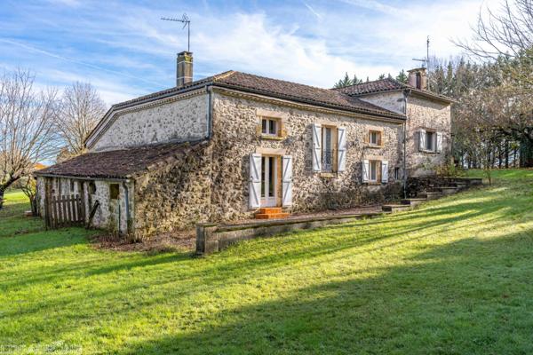 Laussou (47150) Proche Monflanquin, propriété en pierre avec gîte et piscine sur plus d'un hectare