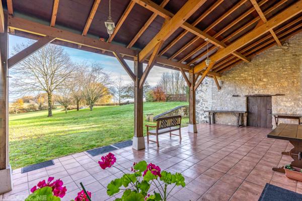 Laussou (47150) Proche Monflanquin, propriété en pierre avec gîte et piscine sur plus d'un hectare