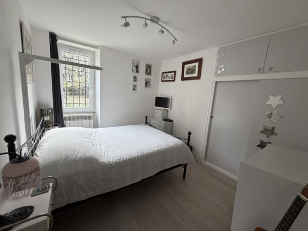 Laussou (47150) Proche Monflanquin, propriété en pierre avec gîte et piscine sur plus d'un hectare