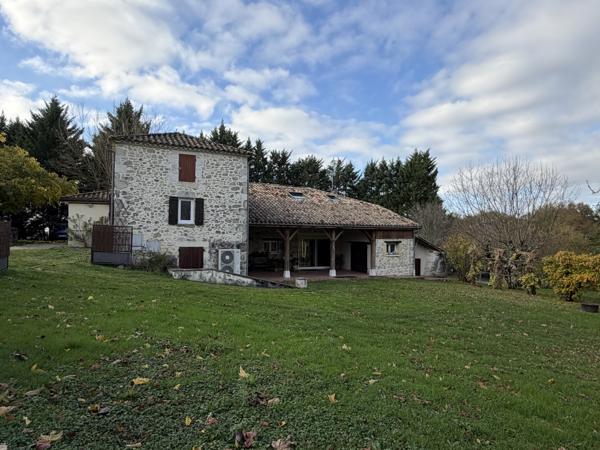 Laussou (47150) Proche Monflanquin, propriété en pierre avec gîte et piscine sur plus d'un hectare