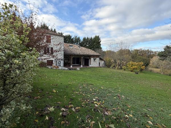 Laussou (47150) Proche Monflanquin, propriété en pierre avec gîte et piscine sur plus d'un hectare