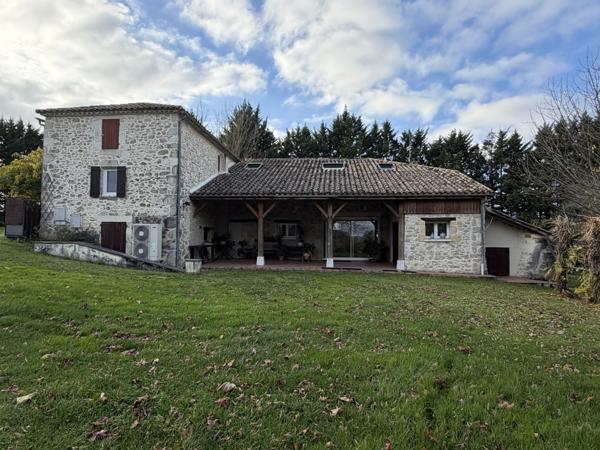 Laussou (47150) Proche Monflanquin, propriété en pierre avec gîte et piscine sur plus d'un hectare