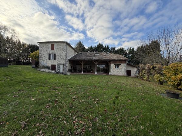 Laussou (47150) Proche Monflanquin, propriété en pierre avec gîte et piscine sur plus d'un hectare