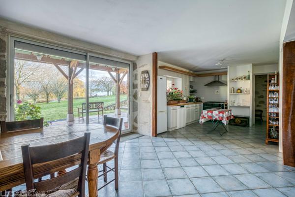 Laussou (47150) Proche Monflanquin, propriété en pierre avec gîte et piscine sur plus d'un hectare