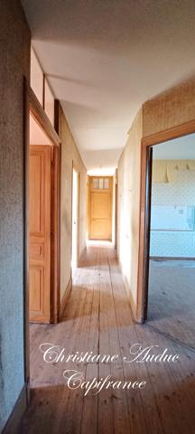 Entre Cluny et Charolles, maison de centre bourg de 144 m² à rénover, sur parcelle de terrain de 257 m²