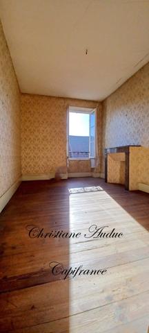 Entre Cluny et Charolles, maison de centre bourg de 144 m² à rénover, sur parcelle de terrain de 257 m²