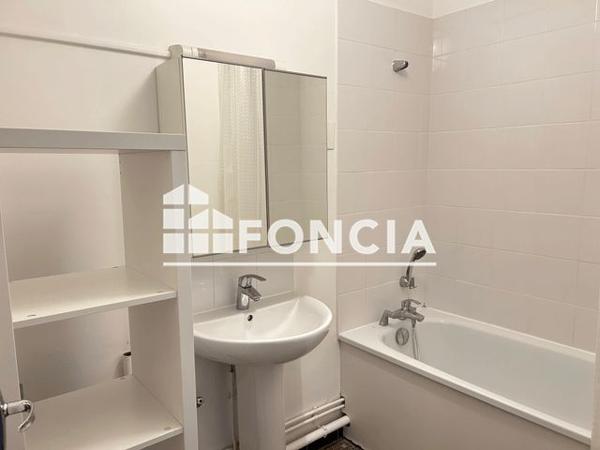 Location Studio 29.9 m² - 18/18 BIS FESSART Paris 75019