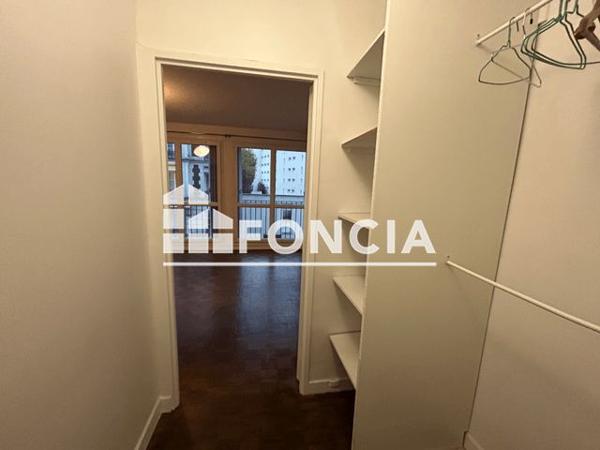 Location Studio 29.9 m² - 18/18 BIS FESSART Paris 75019