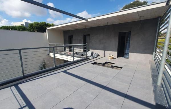 VILLA MODERNE D'ARCHITECTE AVEC PISCINE EN CŒUR DE MONTPELLIER   à PROXIMITÉ IMMÉDIATE DU TRAMWAY