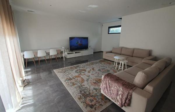 VILLA MODERNE D'ARCHITECTE AVEC PISCINE EN CŒUR DE MONTPELLIER   à PROXIMITÉ IMMÉDIATE DU TRAMWAY