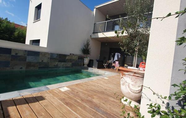 VILLA MODERNE D'ARCHITECTE AVEC PISCINE EN CŒUR DE MONTPELLIER   à PROXIMITÉ IMMÉDIATE DU TRAMWAY