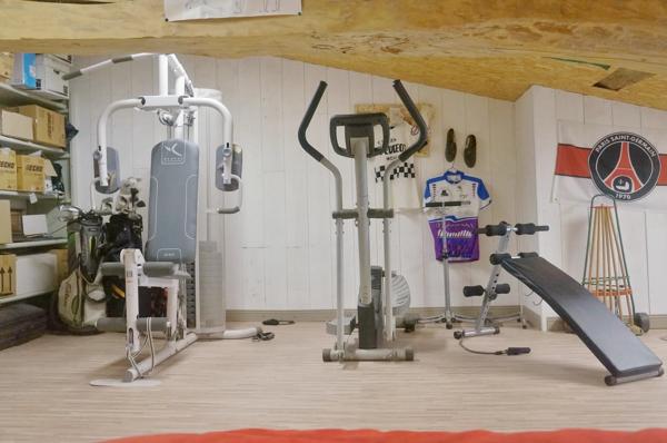 Jolie maison en pierre de taille avec local professionnel
