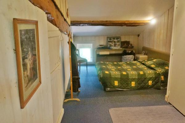 Jolie maison en pierre de taille avec local professionnel