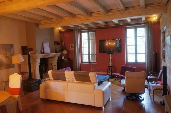 Jolie maison en pierre de taille avec local professionnel