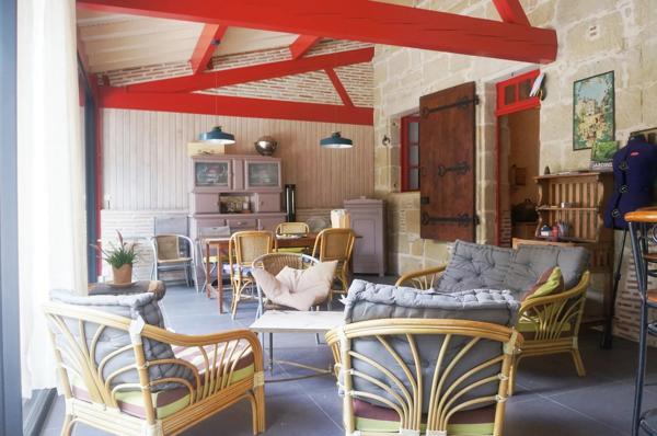 Jolie maison en pierre de taille avec local professionnel