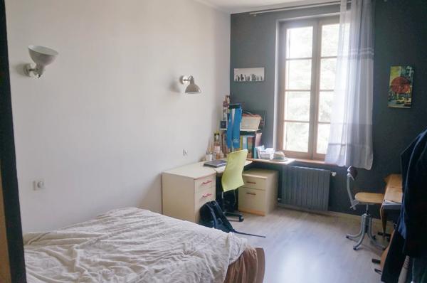Jolie maison en pierre de taille avec local professionnel