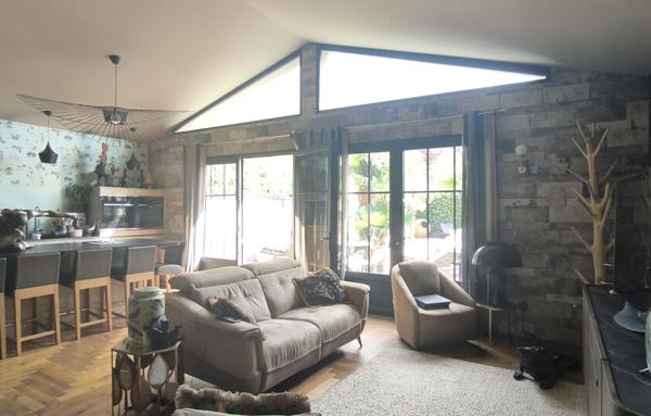 VALENCE. LE QUARTIER CHATAUVERT. MAISON DE FAMILLE. 280M2HAB. MODULABLE. PISCINE . GARAGE. SUD.